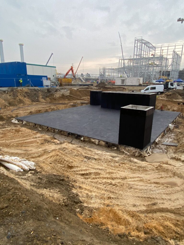 Abdichtung zweier Regenwasserspeicher des Heizkraftwerks Breslau, Polen